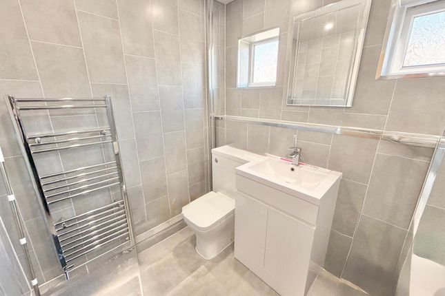 23, Farndale Garth, Leeds photo 5