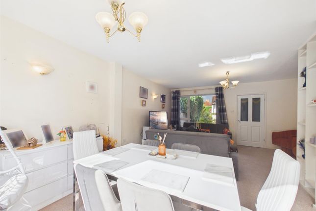 4, Parsons Lane, Aylesbury photo 4