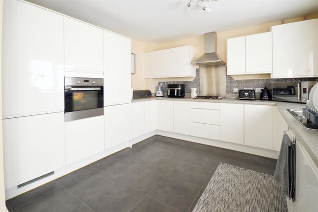 28, Ellis Way, Northampton photo 3