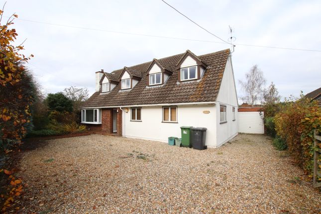 Detached house to rent in Birds Lane, Theale