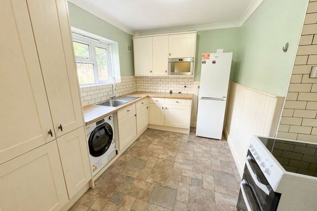 12 Bramshot Way, Watford photo 3
