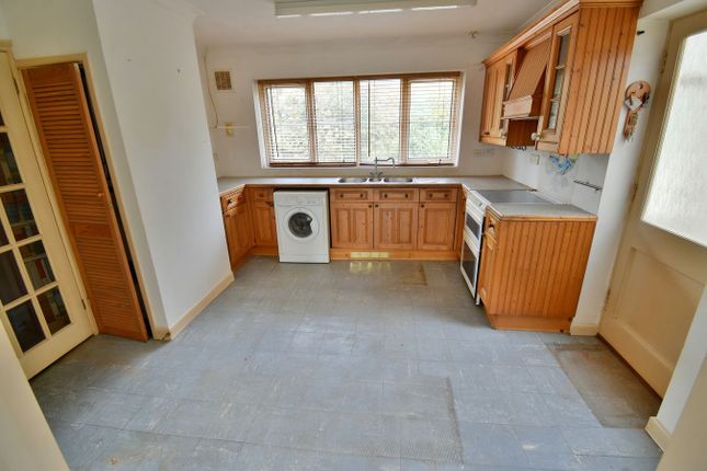 38, Chander Close, Ferndown photo 4