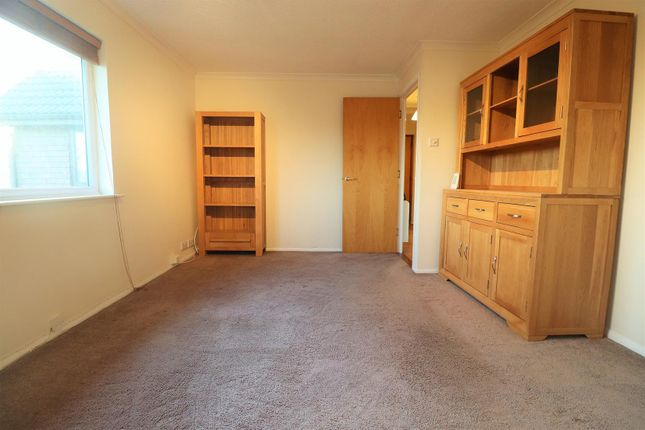 64a, Ryeland Close, West Drayton photo 2