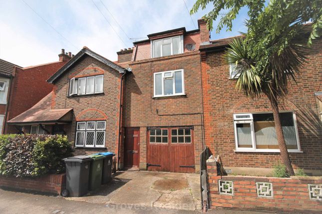 Flat to rent in Blagdon Road, New Malden