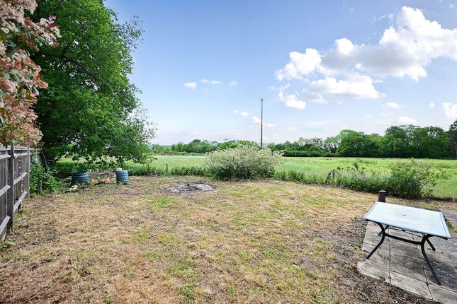 The Lilacs, New Road, Hook photo 4