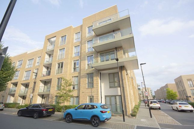 Thumbnail Maisonette to rent in Charmille Avenue, Edgware