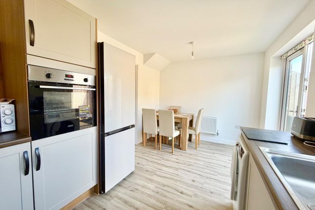 10, Larkspur Close, Newport photo 4