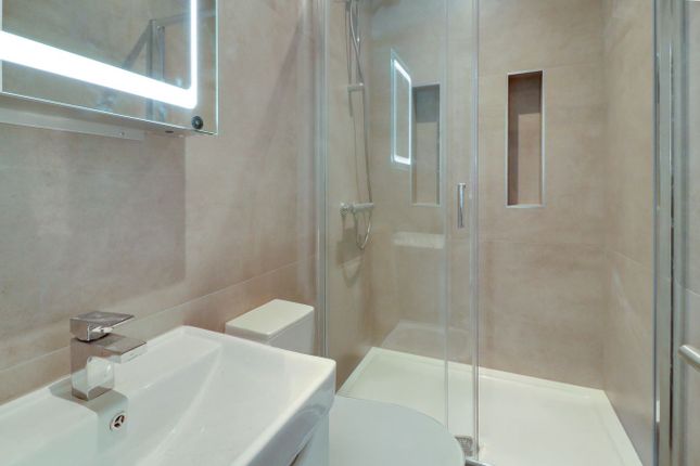Room 4 - Carlton Avenue, Harrow photo 3