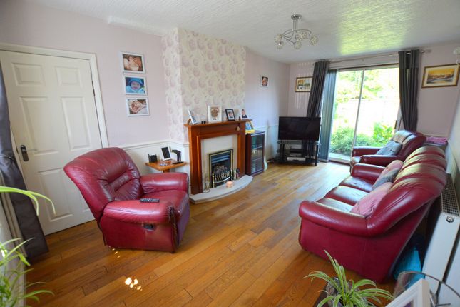 14, Acacia Avenue, Denton photo 2