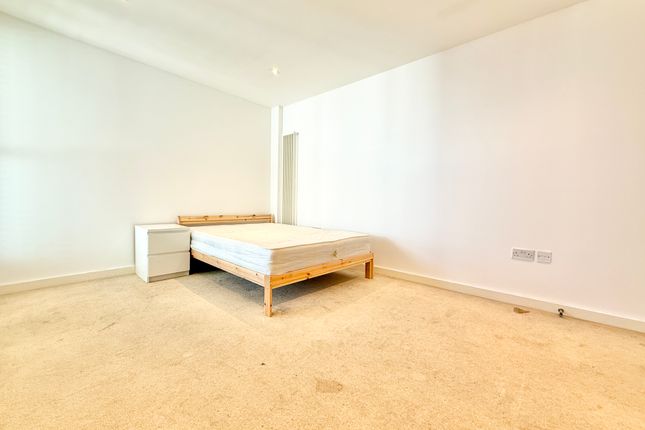 80, Hallings Wharf Studios 1, Channelsea Road, LONDON photo 2