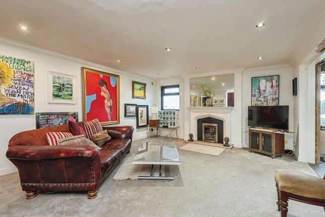 55 Hopton Lane, Hopton Lane, Mirfield photo 3