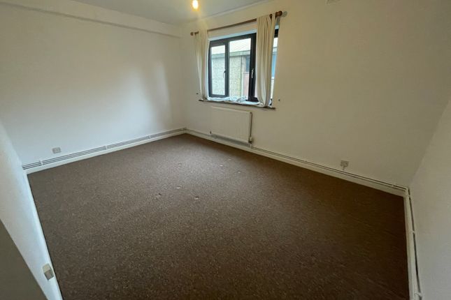 26, Ladycross, Godalming photo 5