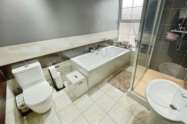 39 Oddfellows Street, Bridgend photo 3
