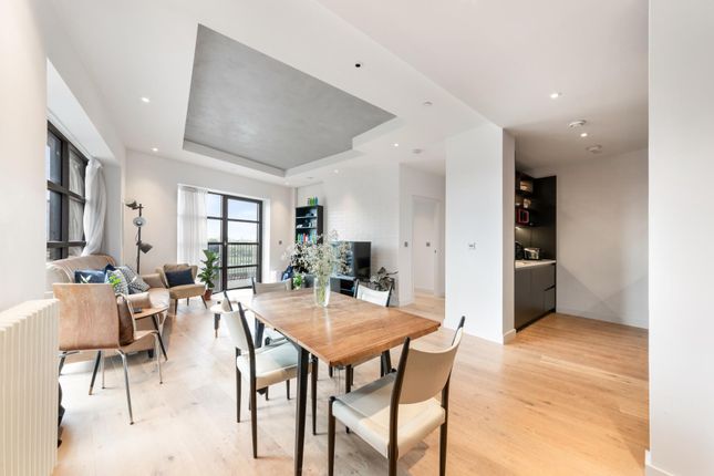 Flat for sale in Astell House, London City Island, London