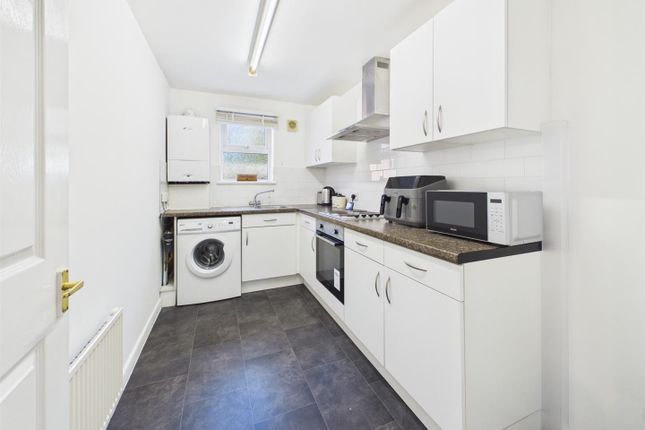 Flat 4 Appleshaw Court, 2 School Road, Reading photo 2