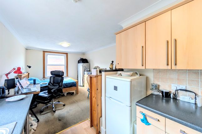 Flat 2, 1, Wordsworth Road, Worthing photo 3