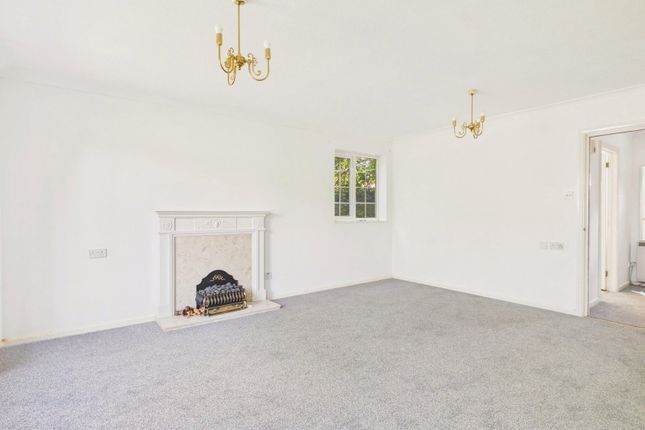 8, Stanford Orchard, Horsham photo 3