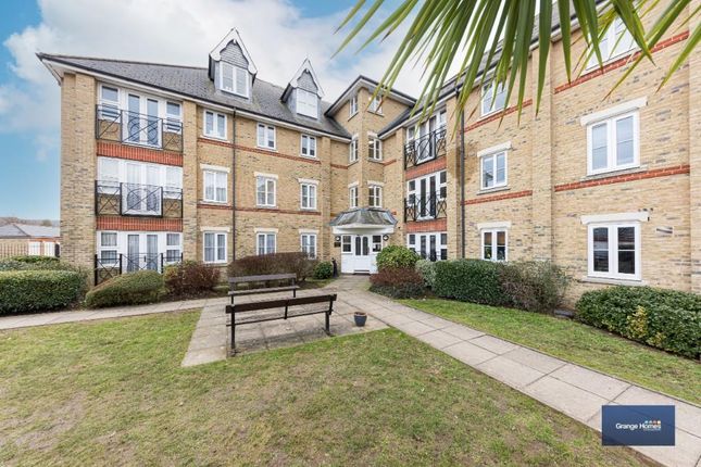 Flat to rent in Gater Drive, Enfield