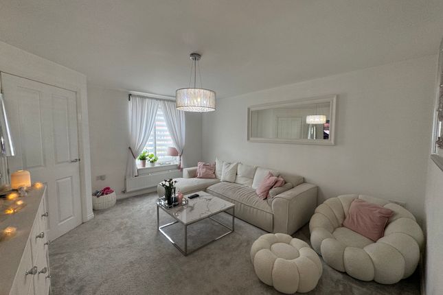 33, Laxton Road, Aylesbury photo 3