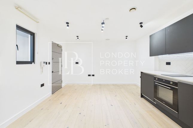 Apt 11, Manhattan Apartments, London photo 2