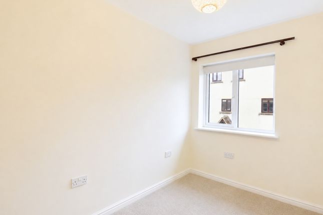 27, Court View, Gloucestershire photo 5