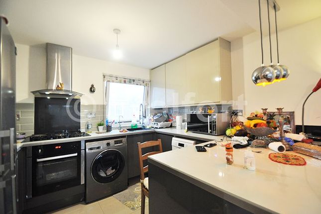 Flat for sale in Linden Walk, London