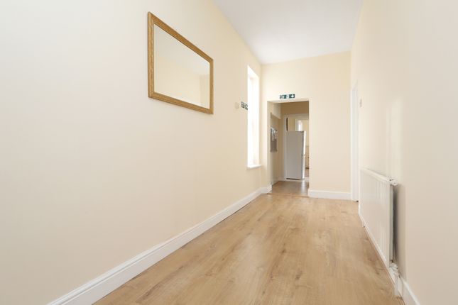 Flat to rent in Ilford Lane, London