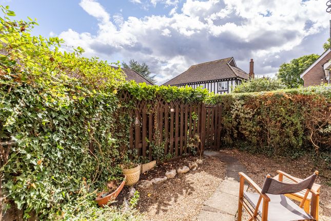 17, Middle Street, Betchworth photo 3
