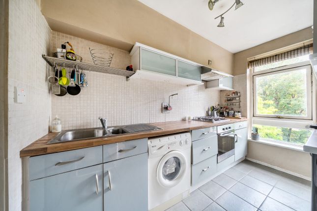 Flat 36, Hogarth Court,, Fountain Drive, London photo 4