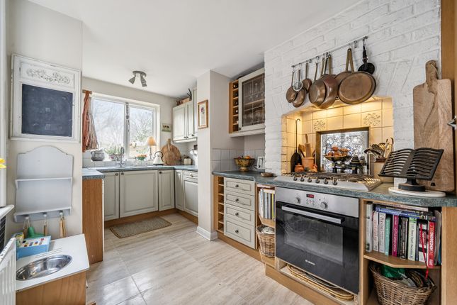 19, Tilt Road, Cobham photo 3