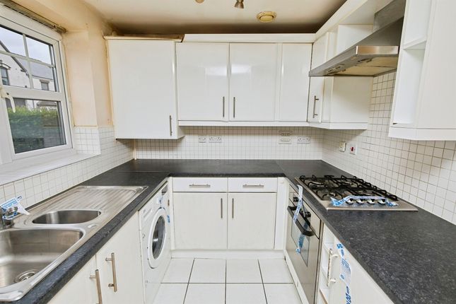 70, Black Eagle Court, Burton-On-Trent photo 3