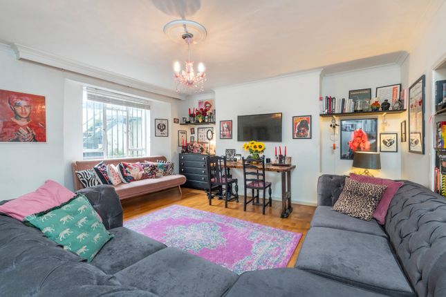 Thumbnail Flat to rent in Oakley Square, Camden Town