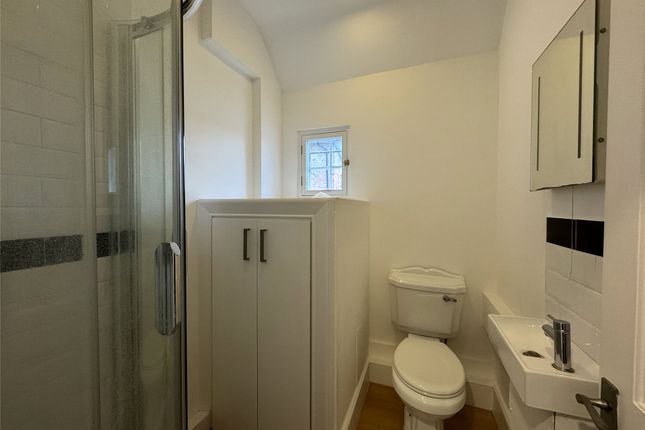 Flat 4, 20-26, South Street, Surrey photo 4