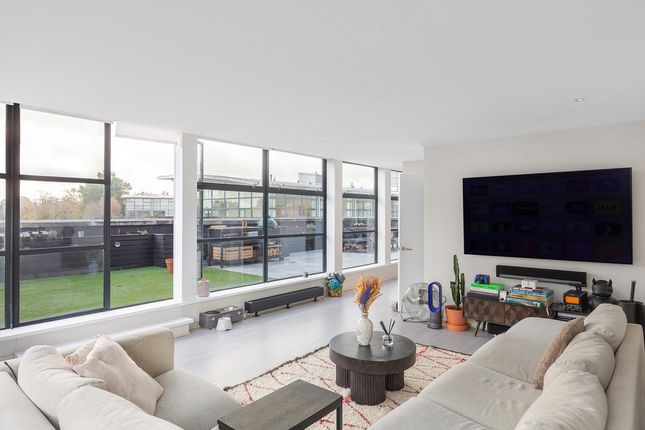 Penthouse for sale in Ferry Lane, Brentford