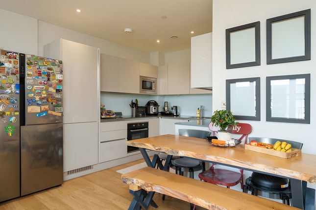 Flat 207, 37, Greyhound Parade, London photo 4