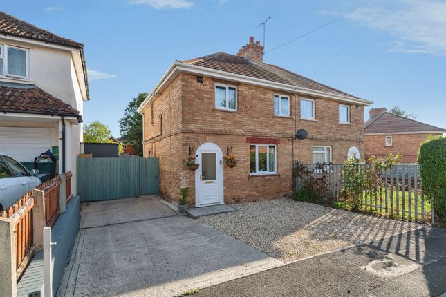 3-bed semi-detached on 6, Lyngford Square, Taunton, £220,000