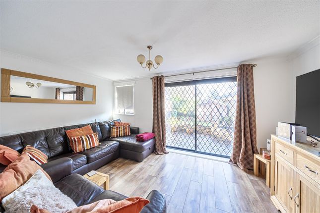 18, Warrens Shawe Lane, Edgware photo 3
