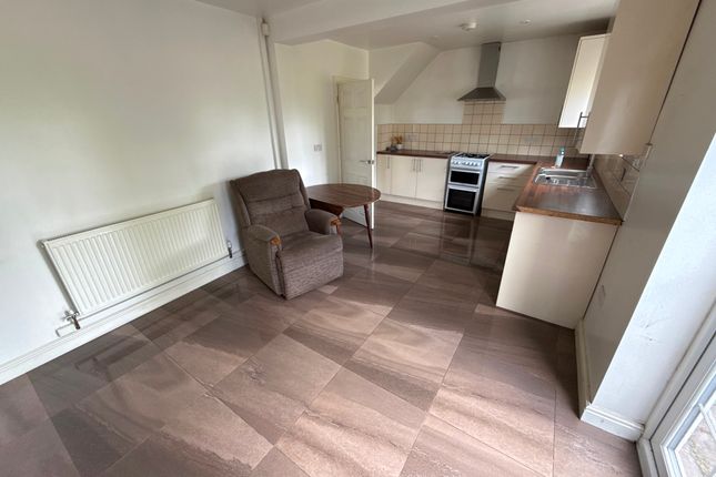 38 Woodside Road, Dudley photo 4