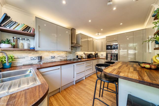 63 Kenerne Drive, Barnet photo 2