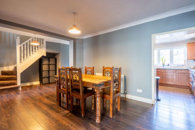 29 Valley Drive, -, Gravesend photo 3