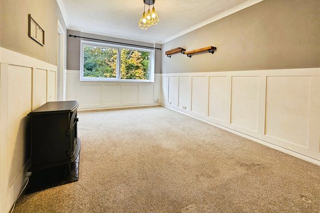 11, Windsor Court, Fleet photo 2