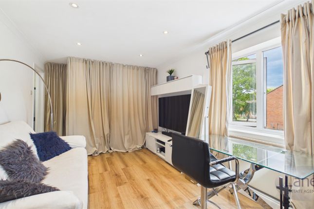 67, Landau Way, Broxbourne photo 3