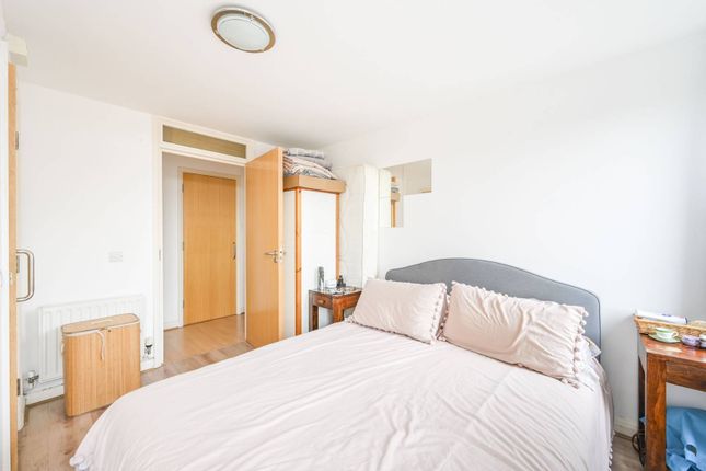 Thumbnail Flat to rent in Fairlead House, Canary Wharf, London