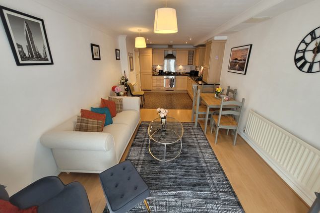 Flat to rent in Wolf Lane, Windsor