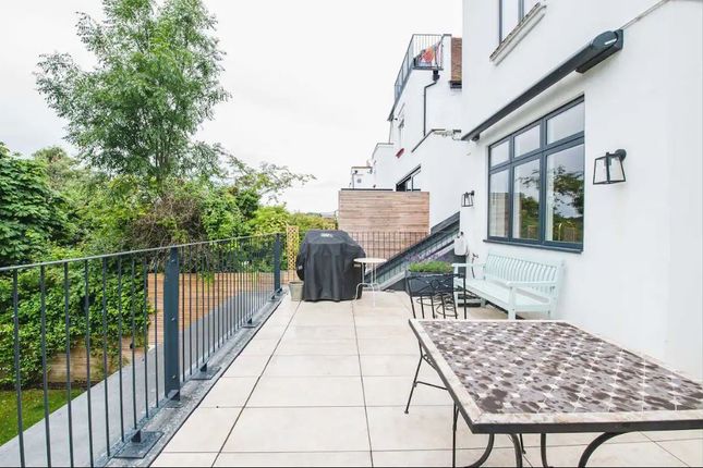 Semi-detached house to rent in Makepeace Avenue, Highgate