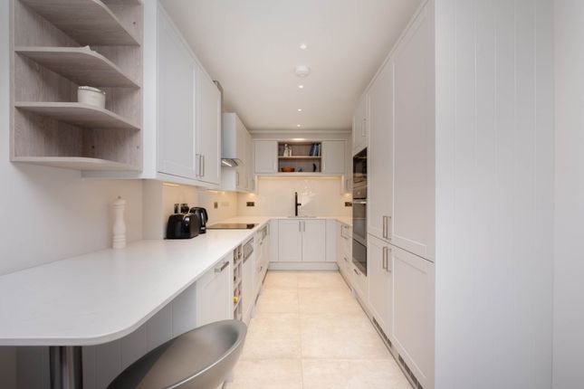 5 Devonshire Place, Kensington Green, London photo 3