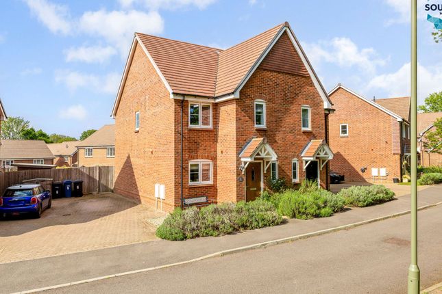 Canter Drive, Surrey, Cranleigh photo 2