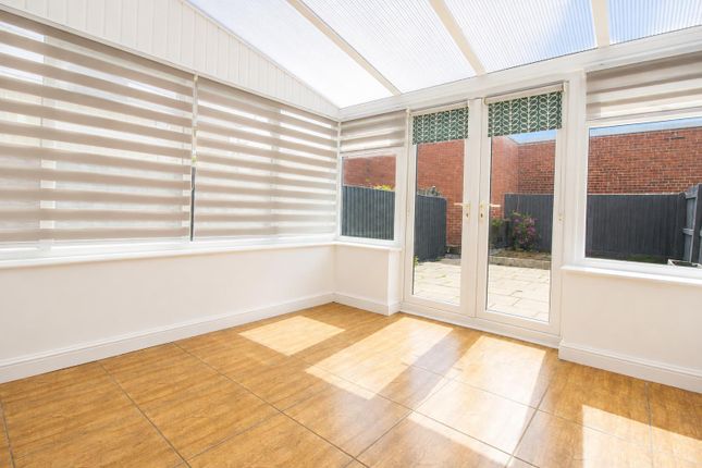 8, Laneshaw Close, Darwen photo 3