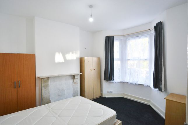 Room To Rent In Trehurst Street Hackney E5 Zoopla