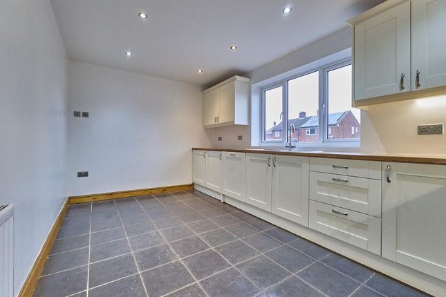 78, Featherston Drive, Burbage photo 4